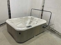 Hotspring jacuzzi buitenspa - afbeelding 17 van  20