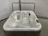 Hotspring jacuzzi buitenspa - afbeelding 18 van  20