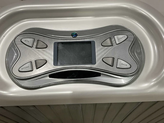 Hotspring jacuzzi buitenspa - afbeelding 19 van  20