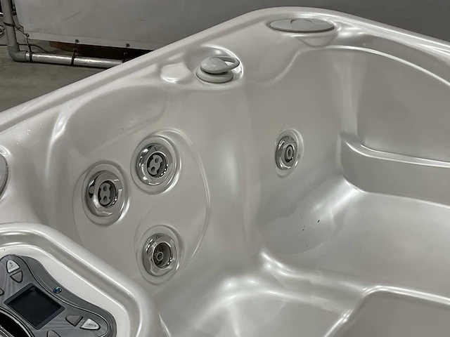 Hotspring jacuzzi buitenspa - afbeelding 20 van  20