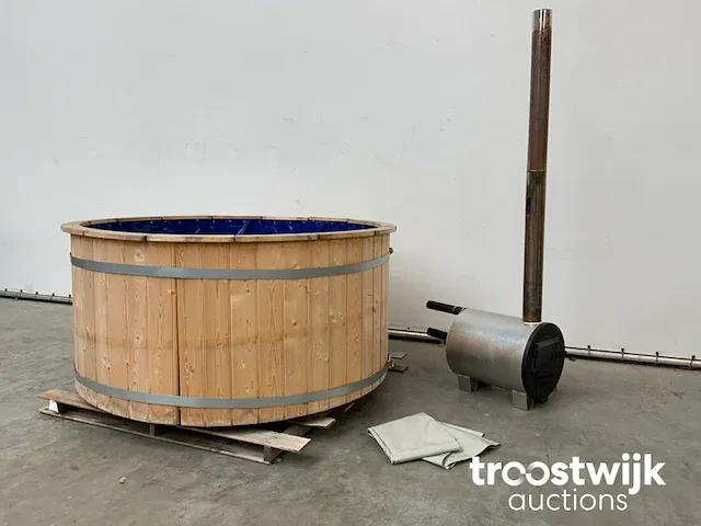 Hottub - afbeelding 2 van  9