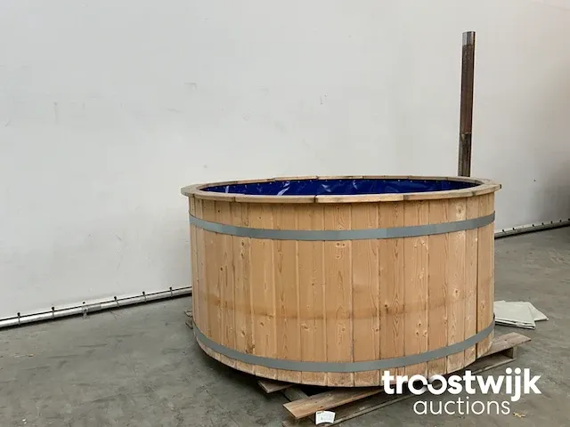 Hottub - afbeelding 3 van  9