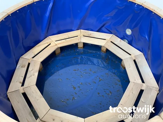 Hottub - afbeelding 5 van  9