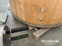Hottub - afbeelding 8 van  9