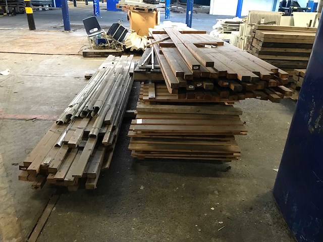 Houten balken en schotten (3x) - afbeelding 2 van  4