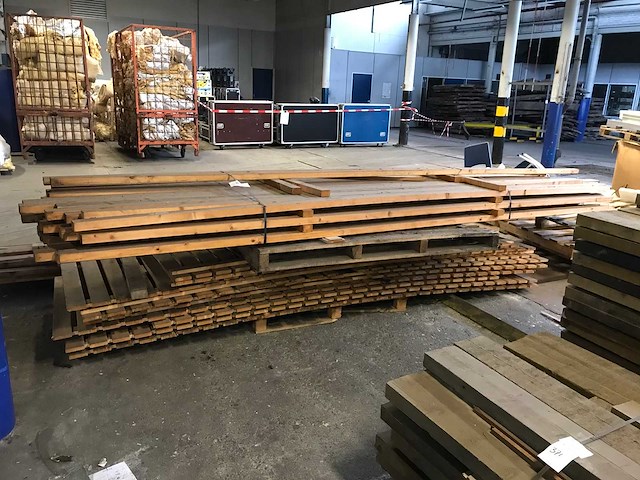 Houten balken en schotten (3x) - afbeelding 3 van  4