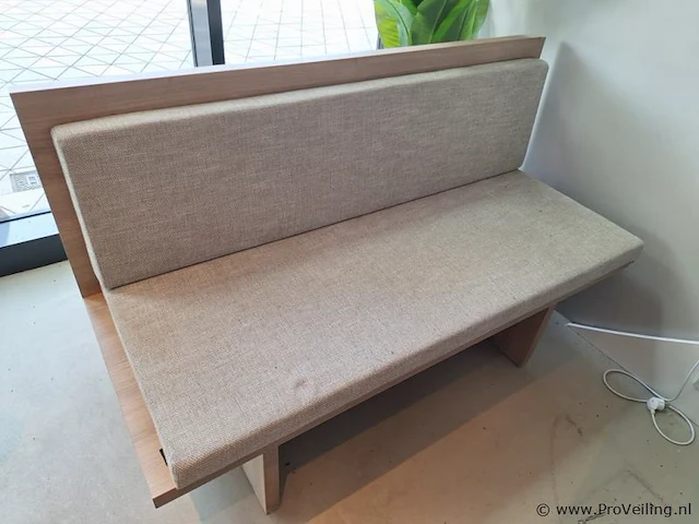 Houten bank incl. kussen - 134x60x90 cm - afbeelding 1 van  4
