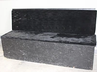 Houten bank met zwart fluwelen kussens. breedte 195 cm. - afbeelding 2 van  2