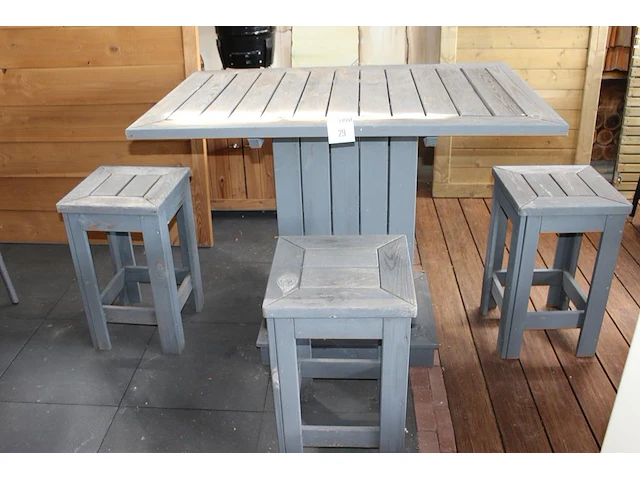 Houten bartafel met vier houten krukjes. tafelafmeting 120 x 80 x 96 cm. - afbeelding 1 van  3