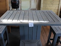 Houten bartafel met vier houten krukjes. tafelafmeting 120 x 80 x 96 cm. - afbeelding 2 van  3