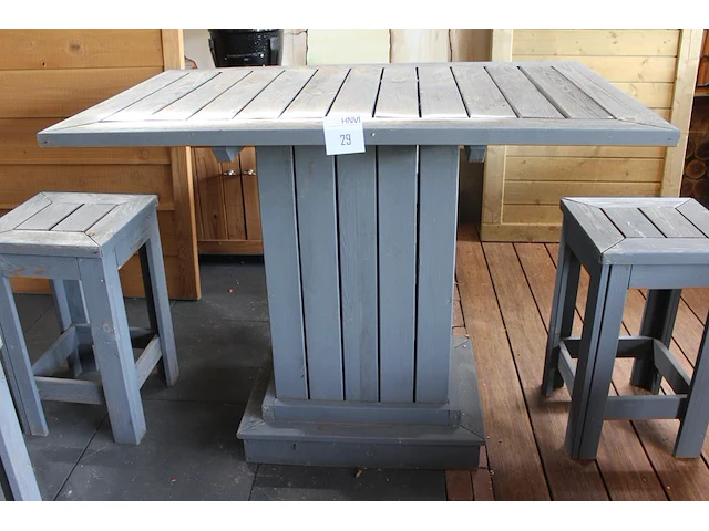 Houten bartafel met vier houten krukjes. tafelafmeting 120 x 80 x 96 cm. - afbeelding 3 van  3