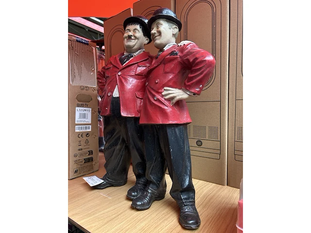 Houten beeld laurel en hardy - afbeelding 2 van  2