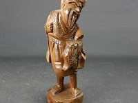 Houten beeld van een oosterse wijsgeer - afbeelding 1 van  5