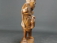 Houten beeld van een oosterse wijsgeer - afbeelding 2 van  5