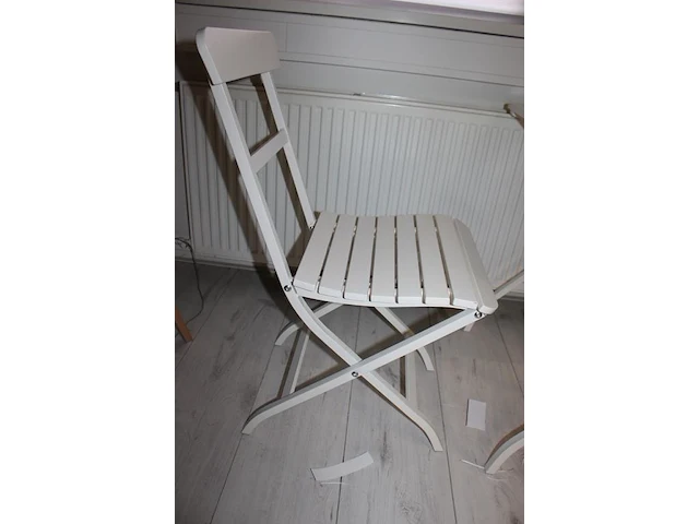Houten bistroset bestaande uit tafel en twee stoelen. afmeting tafel 80 x 62 x 74 cm - afbeelding 3 van  4