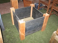 Houten bloembak. afmeting 76 x 76 x 56 cm. - afbeelding 1 van  2