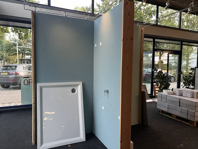 Houten bok voor showroom - afbeelding 2 van  4
