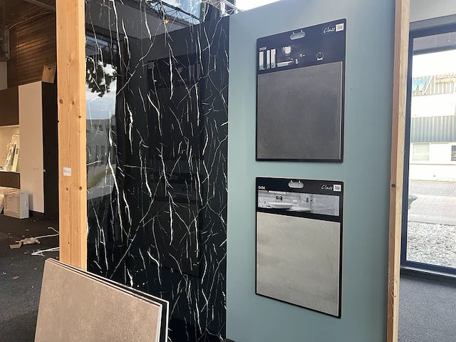 Houten bok voor showroom - afbeelding 4 van  4