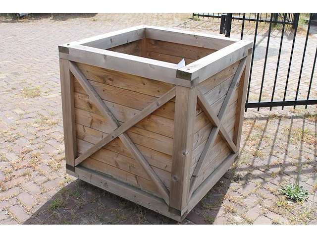 Houten boombak. afmeting 95 x 95 x 104 cm. - afbeelding 1 van  3