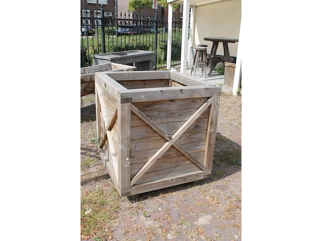 Houten boombak. afmeting 95 x 95 x 104 cm. - afbeelding 2 van  3