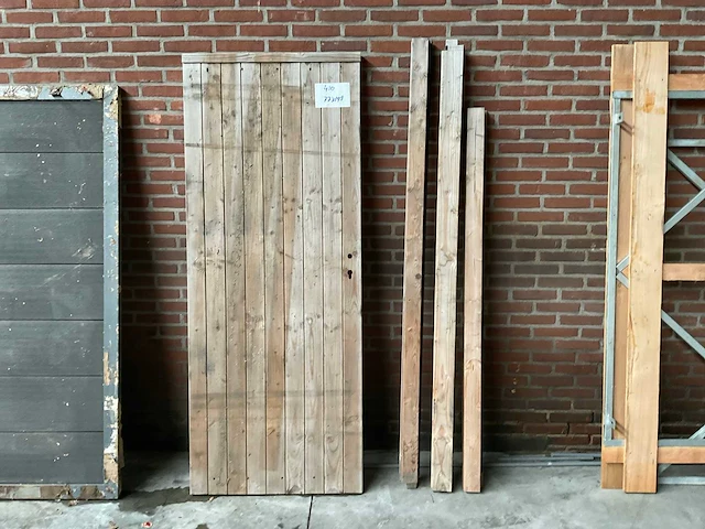 Houten buitendeur met kozijn 77x195 cm - afbeelding 1 van  3