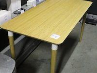 Houten bureautafel ikea. afmeting 140 x 65 x 73 cm. margeproduct - afbeelding 2 van  2