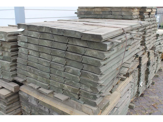 Houten damwand profielen op pallet, 120 stuks, lengte 60cm. dikte 45mm. - afbeelding 1 van  3