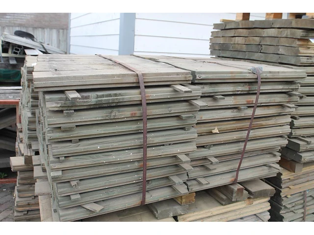 Houten damwand profielen op pallet, 120 stuks, lengte 60cm. dikte 45mm. - afbeelding 3 van  3