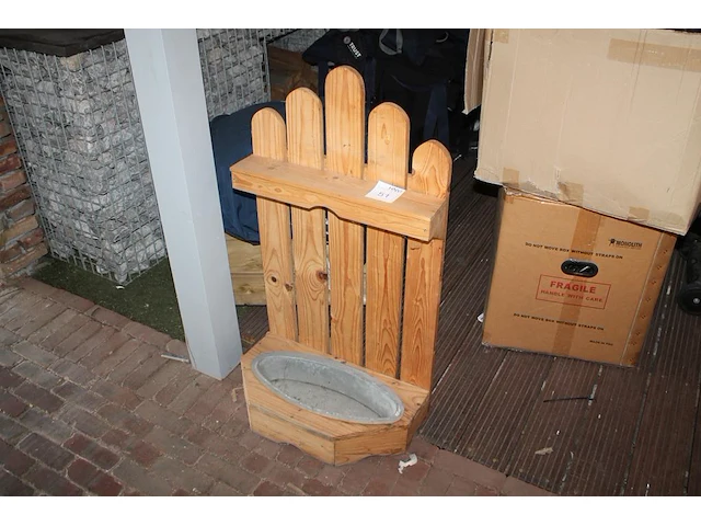 Houten decoratieve drinkbak. afmeting 55 x 28 x 100 cm. - afbeelding 1 van  2
