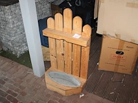 Houten decoratieve drinkbak. afmeting 55 x 28 x 100 cm. - afbeelding 1 van  2