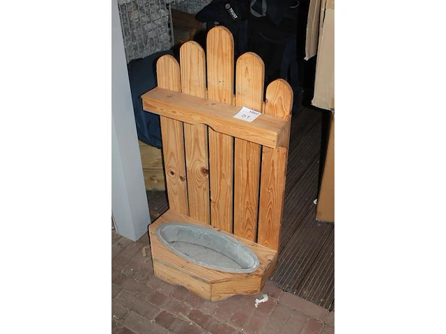 Houten decoratieve drinkbak. afmeting 55 x 28 x 100 cm. - afbeelding 2 van  2