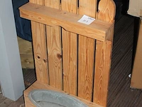 Houten decoratieve drinkbak. afmeting 55 x 28 x 100 cm. - afbeelding 2 van  2