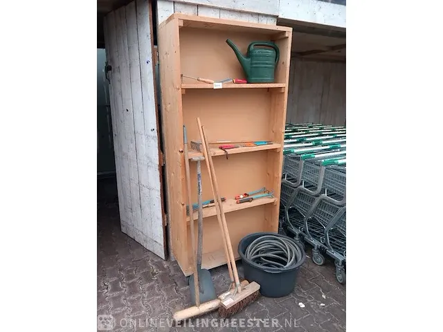 Houten dubbelzijdige kast met inhoud - afbeelding 1 van  18