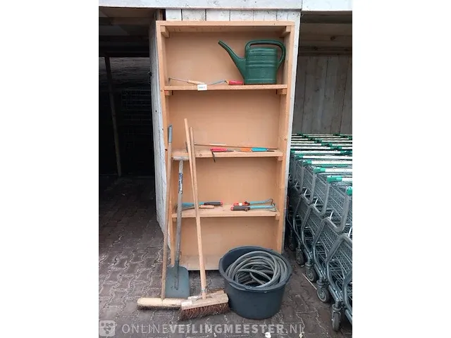 Houten dubbelzijdige kast met inhoud - afbeelding 11 van  18
