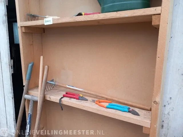 Houten dubbelzijdige kast met inhoud - afbeelding 13 van  18