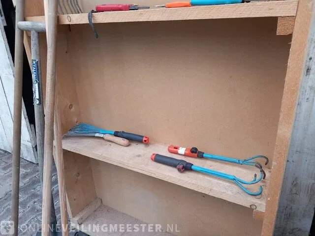 Houten dubbelzijdige kast met inhoud - afbeelding 14 van  18