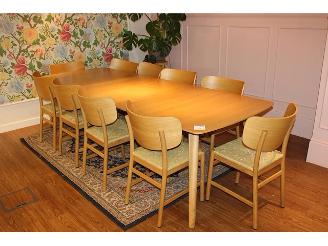 Houten eettafel met 10 eikenhouten stoelen met kunstrotan zitting. afmeting 180 / 270 x 100 cm - afbeelding 1 van  3