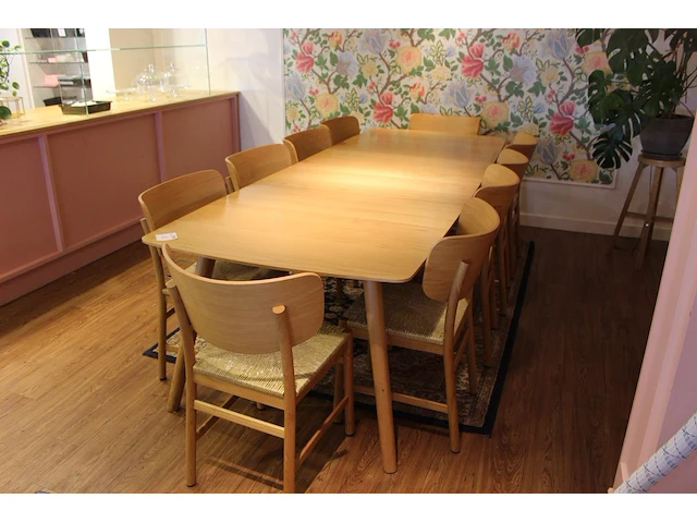 Houten eettafel met 10 eikenhouten stoelen met kunstrotan zitting. afmeting 180 / 270 x 100 cm - afbeelding 2 van  3