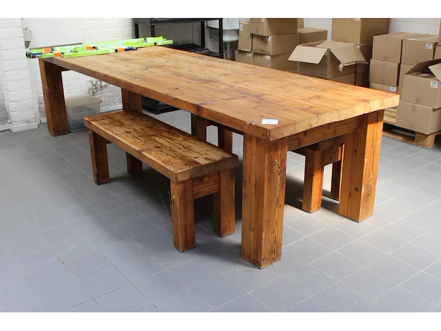 Houten eettafel met 2 bankjes. afmeting tafel 300 x 98 x 77 cm. bladdikte 6 cm. - afbeelding 1 van  2