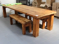 Houten eettafel met 2 bankjes. afmeting tafel 300 x 98 x 77 cm. bladdikte 6 cm. - afbeelding 1 van  2