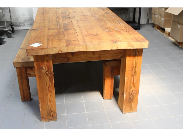 Houten eettafel met 2 bankjes. afmeting tafel 300 x 98 x 77 cm. bladdikte 6 cm. - afbeelding 2 van  2