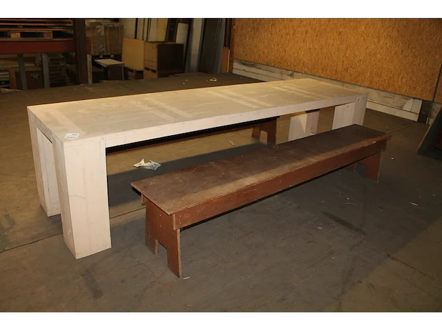 Houten eettafelset, bestaande uit tafel en twee banken. tafellengte 3 meter. - afbeelding 1 van  1
