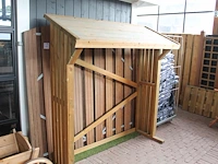 Houten haardhoutberging. afmeting 182 x 67 x 188 cm. - afbeelding 1 van  2