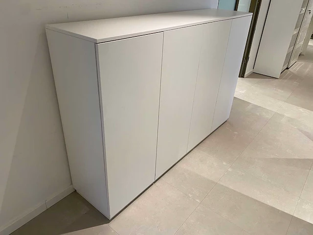 Houten halfhoge 4-derus kast - afbeelding 1 van  8