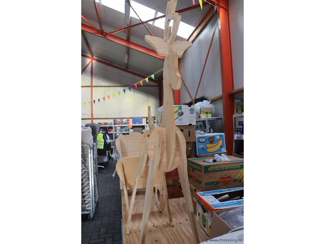 Houten hert met slee - showroommodel - 190x40x150cm - afbeelding 3 van  6