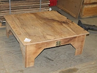 Houten inklapbare podiumblokken op vier pallets, circa 50 stuks. afmeting 100 cm x 100 cm x 37 cm, - afbeelding 2 van  3