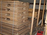 Houten inklapbare podiumblokken op vier pallets, circa 50 stuks. afmeting 100 cm x 100 cm x 37 cm, - afbeelding 3 van  3