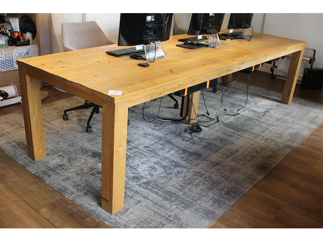 Houten kantoortafel t.b.v. drie werkplekken afm. 300 x 100 x 76 cm. - afbeelding 1 van  3
