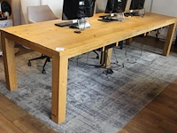 Houten kantoortafel t.b.v. drie werkplekken afm. 300 x 100 x 76 cm. - afbeelding 1 van  3
