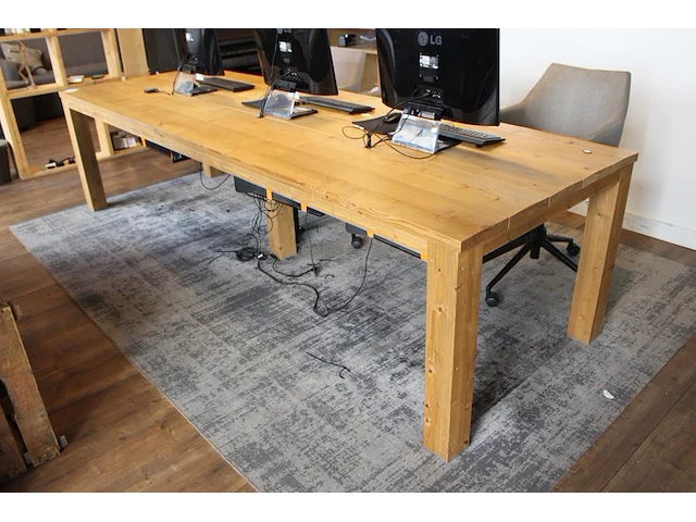 Houten kantoortafel t.b.v. drie werkplekken afm. 300 x 100 x 76 cm. - afbeelding 2 van  3